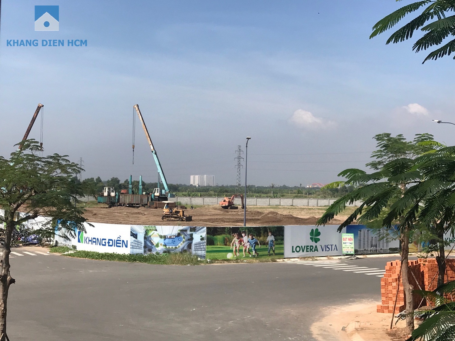 Được khởi công từ tháng 07/2018 hiện tại dự án đã xong ép cọc thử tải và đang tiến hành đổ đất để nâng nền của dự án - Khang Điền HCM