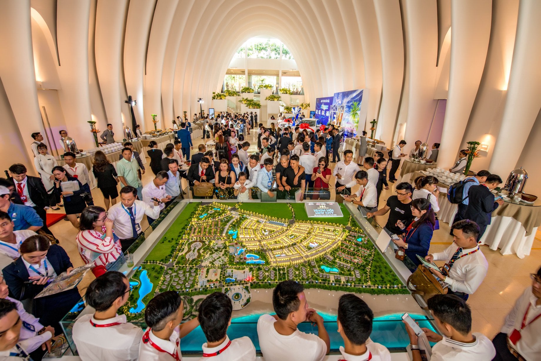 khách hàng tham quan dự án Nhơn Hội New City