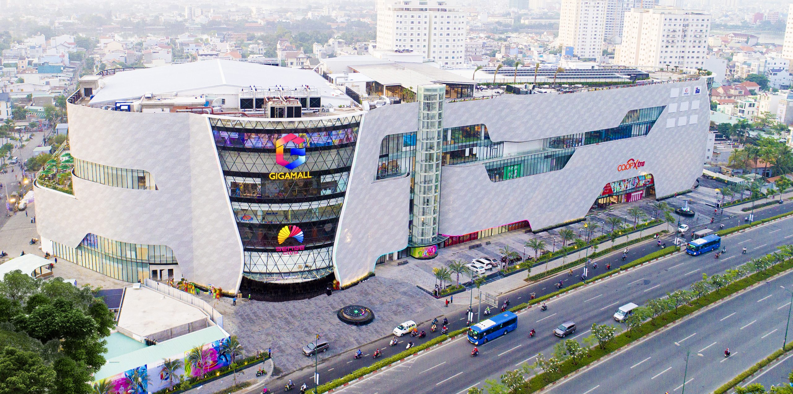 Trung tâm thương mại Giga Mall trên đường Phạm Văn Đồng, TP Thủ Đức, TP HCM